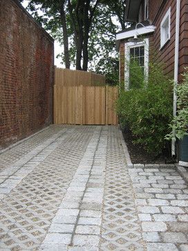 Pea Gravel Driveway, Permeable Driveway, Permeable Pavers, Driveway Landscaping, Paver Driveway, Gravel Driveway, Easy Landscaping, Pea Gravel, Island House