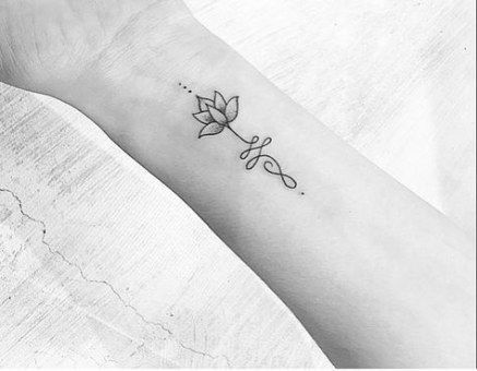 Lotusblume Tattoo, Tattoo Lotus, Unalome Tattoo, Shape Tattoo, Muster Tattoos, Inspiration Tattoos, Detailed Tattoo, B Tattoo, Wrist Tattoo