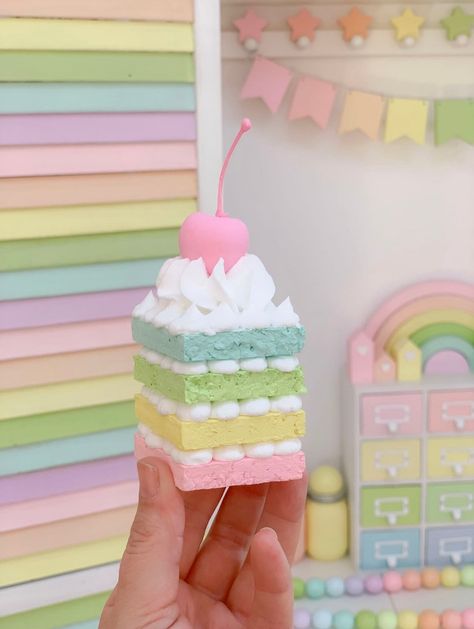 Diy Cake Ornament, Fake Bake Ideas, Cake Room Decor, Christmas Fake Bakes, Fake Cakes For Display Diy, Fake Cake Slice, Fake Candy Decorations, Sweet Props, Christmas Candyland