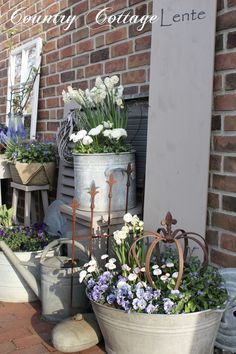 Porch Planter Ideas, Country Cottage Garden, Porch Planters, Have Inspiration, Garden Containers, Container Gardens, Garden Signs, Container Garden, Country Gardening