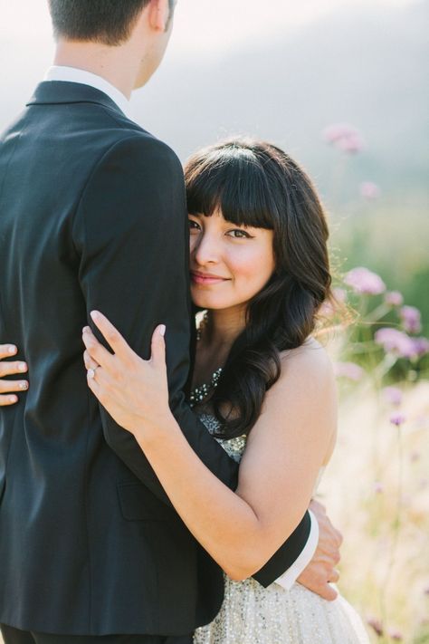 Height Difference Couple Poses Wedding, Engagement Photos Poses Tall Groom, Height Difference Wedding Photos, Tall Husband And Short Wife Photos, Tall Groom Short Bride Poses, Traditional Wedding Poses, Height Difference Couple Poses, Tall Boy Short Girl, Jasper Wedding