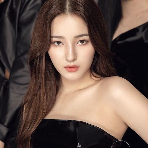 🖤  #Regram via @B65D-OaF1PN Nancy Jewel, Metro Style, Nancy Jewel Mcdonie, Nancy Momoland, Girl Face, Korean Girl, Asian Beauty, Daisy, Actresses