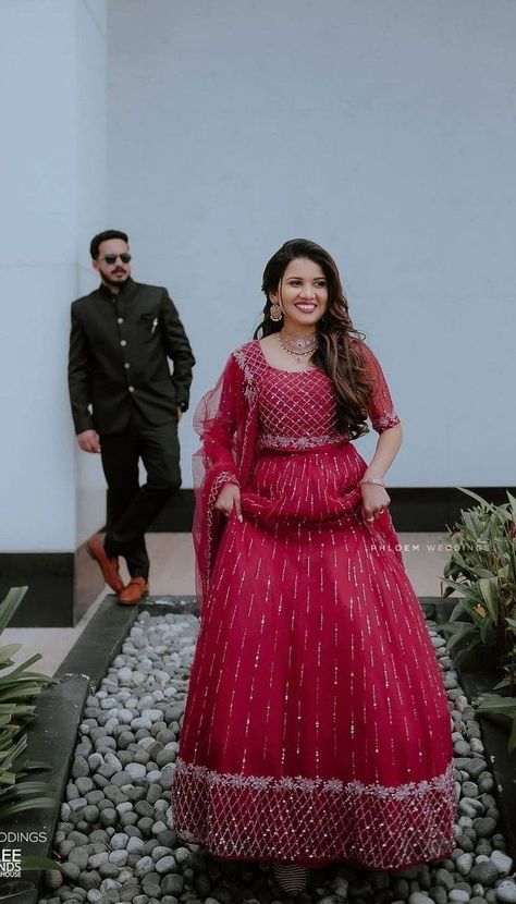 Engagement Costume For Couple Indian, Reception Outfit For Bride Indian Saris, Wedding Reception Dress For Couples, Bridal Lehangas Reception Dresses, Reception Frocks For Bride, Kerala Reception Dress For Bride, Christian Engagement Dress, Reception Outfit For Bride Indian, Reception Look Bride Indian