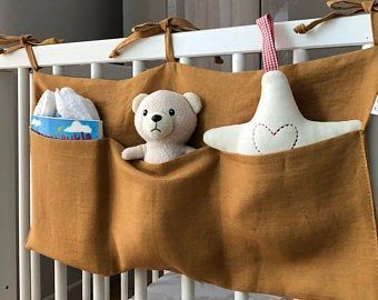 Pinterest Crib Pocket Organizer Diy, Nursery Sewing Projects, Baby Bedroom Furniture, Organize Toys, Baby Gift Hampers, Diy Bebe, Diy Baby Gifts, Baby Frame, Diy Nursery