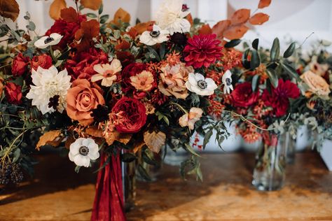 The Cordelle, Autumn Florals, Garden Wedding Flowers, Fall Wedding Color Schemes, September Flowers, Floral Wreath Wedding, Cottage Wedding, Floral Wedding Decorations, Portraits Photography