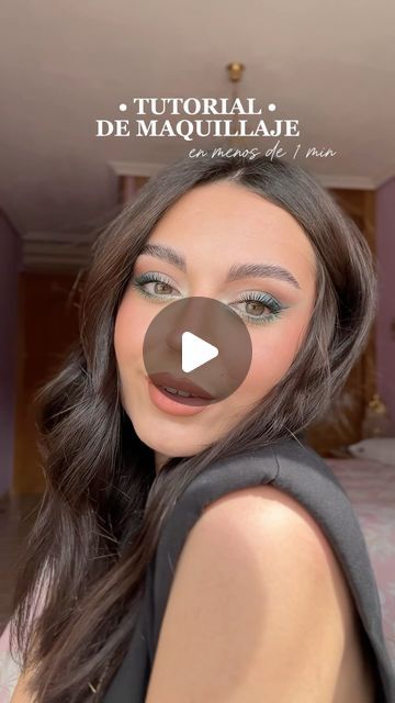 𝐂𝐢𝐧𝐭𝐢𝐚 on Instagram: "TUTORIAL| en menos de 1 min de este maquillaje verde 💚✨  .He utilizado la paleta Sista Magic de @miyomakeup_es que la podéis encontrar en @maquillalia 🫶🏻 . . . #tutorial #makeup #pasoapaso #makeup #greeakwup #principiantes #maquillajeverde #ojosverdes #eyeshadowpalette #makeuphacks #beauty" Green Eye Makeup Easy, Bridesmaid Makeup For Sage Green Dress, Easy Green Eyeshadow Looks Step By Step, Easy Green Eyeshadow Looks, Green Shadow Makeup Tutorial, Green Makeup Looks Simple, Green Eyeshadow Tutorial Step By Step, Make Up Verde, Makeup Verde