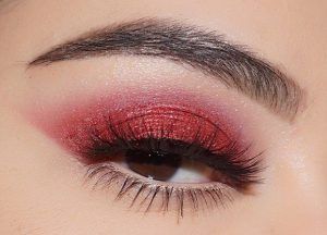 Basic Red Makeup Look, How To Do Red Eyeshadow, Deep Red Eyeshadow Looks, Red Valentines Eyeshadow Look, Red And Pink Eye Makeup, Red Eyeshadow With Rhinestones, Subtle Red Eyeshadow, Smoky Red Eye Makeup, Subtle Red Makeup