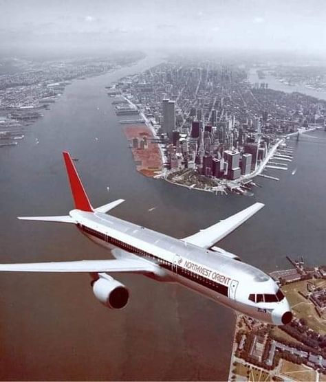 Aviation Bedroom, Boeing 727 200, World Trade Center Nyc, Airlines Branding, Northwest Airlines, Boeing 757, Boeing 727, Boeing 767, Passenger Aircraft