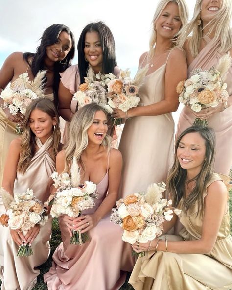 Mumu Weddings on Instagram: “One of our favorite lineups 💫 Rose Gold + Champagne + True Gold 💕👏 #rosegoldmumu #champagnemumu #truegoldmumu” Mismatched Shades Of Pink Bridesmaid Dresses, Champagne Pink Bridesmaids Dresses, Show Me Your Mumu Bridesmaid Champagne, Different Shades Of Champagne Bridesmaids, Blush And Champagne Bridesmaid Dresses, June 2024 Wedding Colors, Different Shades Bridesmaid Dresses, Wedding Party Color Scheme, Bridesmaid Aesthetic