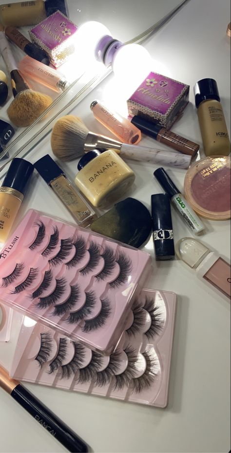 Latina Makeup Products, Chav Aesthetic, Makeup Beauty Room, Makeup Collection Goals, Makeup Pics, Dream Makeup, Latina Makeup, Makeup Drawer, Makeup Is Life