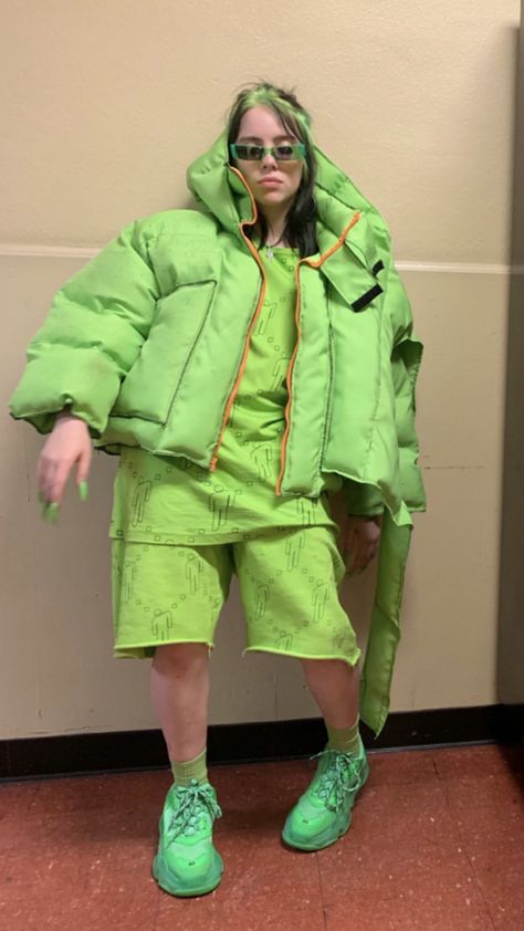 Simplemente perfecta❤️ Billie Eilish Fashion, Billie Eilish Outfits, Taking A Picture, Adidas Yeezy Boost 350, Green Outfit, Green Hair, White Tank Top, White Tank, Blonde Girl