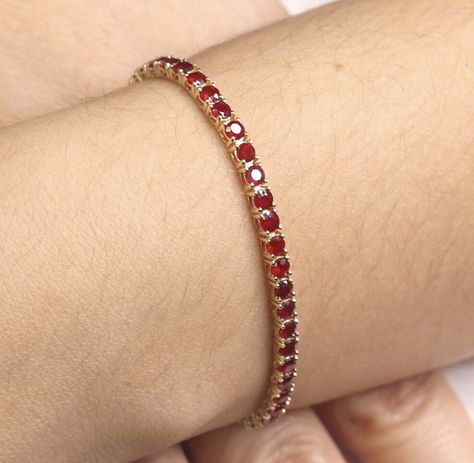 Ruby Tennis Bracelet, Sapphire Necklace Simple, Tennis Bracelet Gold, Pageant Outfits, Original Engagement Rings, Apm Monaco, Red Jewel, Ruby Bracelet, Necklace Simple