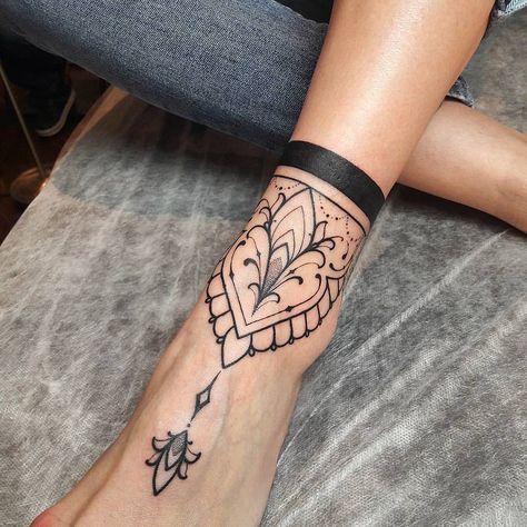 Freehand 🌿 #sergeyanuchin #mangust_tattooer #lineworktattoo #tattooinmoscow #lineworktattoo #krd #freehandtattoo #blacktattoo Ankle Mandala Tattoo, Mandala Foot Tattoo, Tattoo Band, Ankle Bracelet Tattoo, Armband Tattoos, Free Hand Tattoo, Girl Back Tattoos, Anklet Tattoos, Muster Tattoos