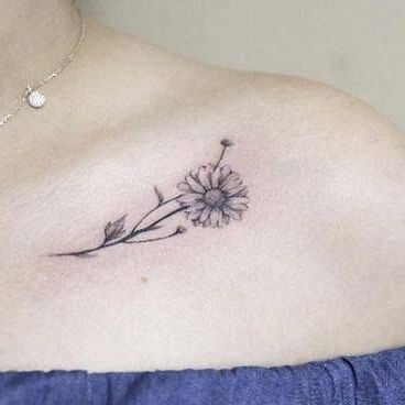 Tattoos Sunflower, Tattoo Sunflower, Bone Tattoo, Bone Tattoos, Daisy Tattoo, Inspiration Tattoos, Sunflower Tattoos, Cute Small Tattoos, Collar Bone Tattoo