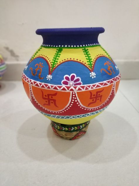 Mataki Decoration Idea For Diwali, Matka Painting Designs For Marriage, Garba Painting Ideas, Navratri Garba Pot Decoration, Matki Painting Ideas For Janmashtami, Pot Painting For Diwali, Pot Panting Design Easy, Matki Decoration Ideas For Navratri, Navratri Matki Decoration