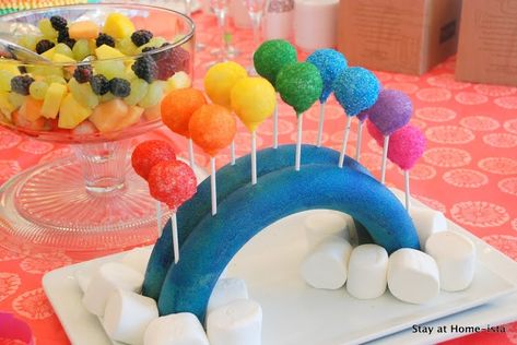 Cake Pops Rainbow, Rainbow Cake Pops, Cake Pop Displays, Trolls Cake, Trolls Birthday Party, Baby Shower Cake Pops, Rainbow Parties, Food Wedding, My Little Pony Party