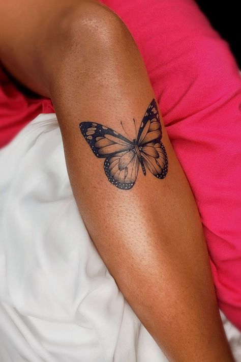 Butterfly Tattoo Thigh, Tattoo Bein Frau, Butterfly Leg Tattoos, Tattoo Klein, Butterfly Thigh Tattoo, Butterfly Hand Tattoo, Butterfly Wrist Tattoo, Girl Arm Tattoos, Boho Tattoos