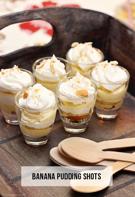 Absolutely delicious -- and incredibly easy! Banana Pudding Shots are perfect mini desserts packed with flavor. www.livelaughrowe.com Banana Pudding Shots, Shot Glass Desserts, Southern Banana Pudding, Dessert Shooters, Easy No Bake Cheesecake, Dessert Places, Dessert Shots, Pudding Shots, Shots Alcohol