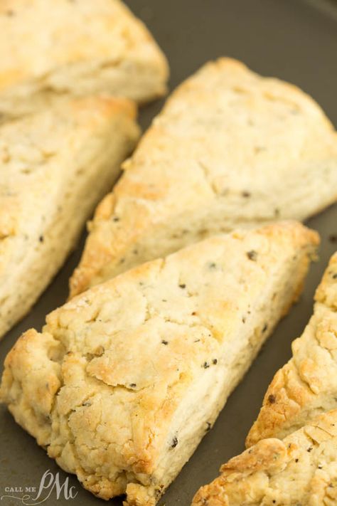 Freshly Ground Black Pepper Mascarpone Scones have layers of fluffy goodness bursting with buttery flavor. Easy and scrumptious scone recipe. Easy Beef And Noodles Recipe, Best Homemade Bread Recipe, Cheese Scones, Herb Bread, Savory Scones, Savoury Baking, Best Side Dishes, Scone Recipe, Bread Recipes Homemade