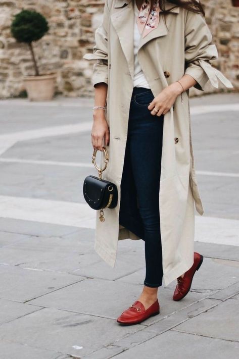 Red Gucci loafers, skinny black jeans, Gucci flats, Chloe bag, camel trench coat, fall outfit, fall trench coat Gucci Loafers Outfit, Trenchcoat Outfit, Red Loafers, Stile Hijab, Loafers Outfit, Trench Coat Outfit, Gucci Loafers, Coat Outfit, Outfit Formulas