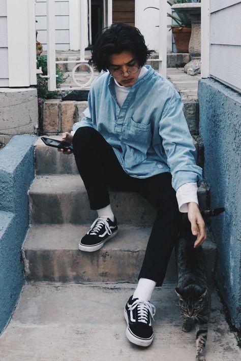 my (very plain) inspo album :) https://www.youtube.com/watch?v=J9tnMEAV3S8 - Album on Imgur Indie Outfits Men, Streetwear Fashion Vintage, Style Skate, Hipster Man, Hipster Mens Fashion, Mens Fashion Streetwear, Vintage Denim Jacket, Men Street, Streetwear Men Outfits