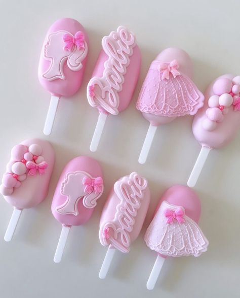 Barbie Cupcakes, Ice Cream Cake Pops, Birthday Cake Brownies, Cake Paris, Pink Cake Pops, 18th Birthday Party Themes, Barbie Birthday Cake, Barbie Theme Party, Barbie Birthday Party