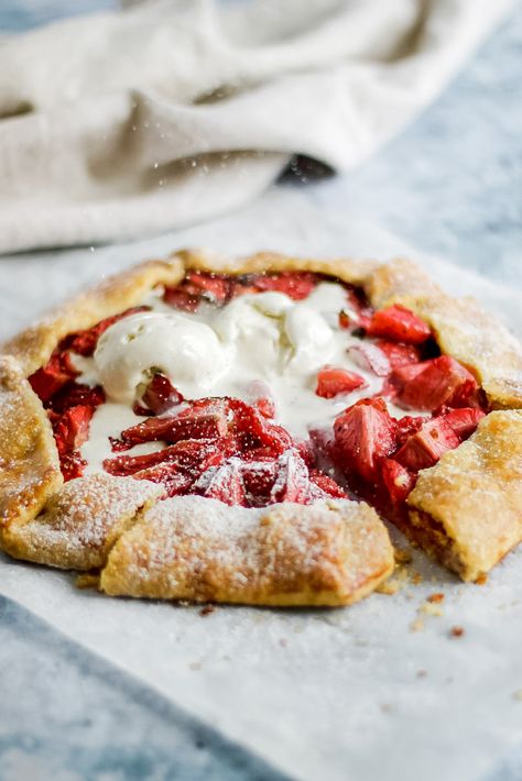 Tart Dough Recipe, Strawberry Tart Recipe, Galette Recipes, Rustic Tart, Strawberry Tarts Recipe, Lemon Meringue Tart, Tart Dough, Quick Cake, Strawberry Tart