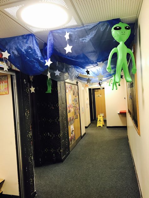 #space #spacetopic #classroom #roleplay #immersive #immersiveclassroom #alien #rocket#spaceship Alien Classroom Door, Alien Decorations Space Theme, Desert Alien, Homecoming Hallways, Space Theme Classroom, Space Classroom, Halloween Office, Class Door, Alien Costume