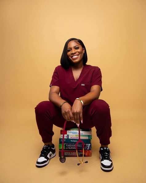 Nursing School Photo Shoot, Induction Shoot Ideas, Scrub Photoshoot Nurse, Black Nursing Graduation Pictures, Nurse Photoshoot Photo Ideas Scrubs, Induction Photoshoot Ideas, Graduation Portraits High School, Medical School Graduation Photoshoot, Graduation Pictures Medical School