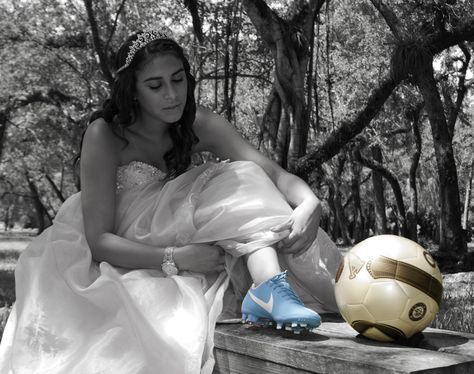 Soccer Princess Soccer Princess Pictures, Soccer Princess Photoshoot, Soccer Quinceanera Ideas, Quince Soccer Pictures, Soccer Quinceanera Pictures, Quinceanera Photoshoot Ideas, Quince Pics, Quince Picture Ideas, Quince Court