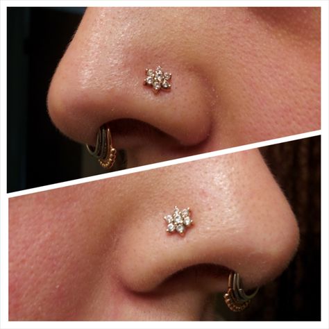 Mukkuthi Design, Nose Stud Designs Gold, Diamond Nose Stud Indian, Gold Nosepin Designs, Mookuthi Designs Gold, Nose Pins Designs, Gold Nose Pin Studs, Nose Piercing Jewelry Indian, Nosepin Studs