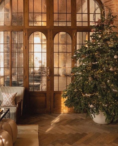 Soho House Christmas, Soho House Barcelona, Safari Lodge, Soho House, Conde Nast Traveler, Conde Nast, House Goals, Best Places To Travel, Vintage Modern