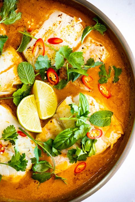 Coconut Curry Fish Soup, Thai Fish Curry Coconut, Coconut Curry Fish Stew, Coconut Fish Stew, Thai Curry Fish Recipes, White Fish Curry Coconut Milk, Fish Thai Recipes, Thai Fish Curry Recipe, Thai Fish Soup Recipe