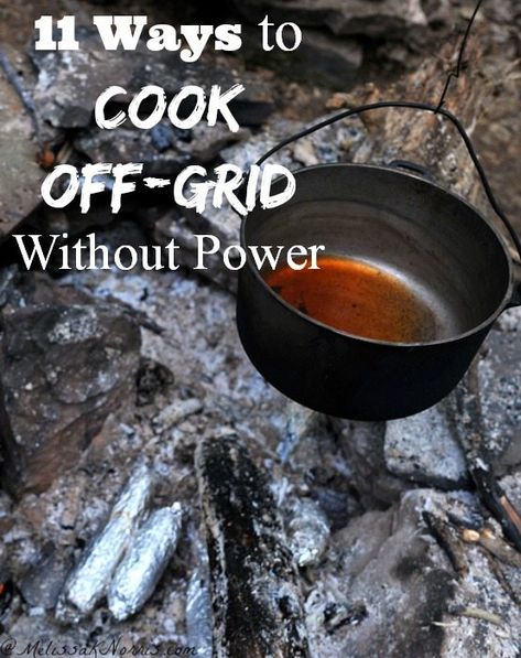 11 ways to cook off-grid without power. Learn which is best for you before the winter storms hit so you won't be caught without a way to cook for your family. If you don't know how to cook without power you need to read this immediately. Emergency Prepardness, Living Off The Grid, Emergency Preparation, Self Sufficiency, Being Prepared, Cook Off, Homestead Survival, Self Reliance, Emergency Prepping