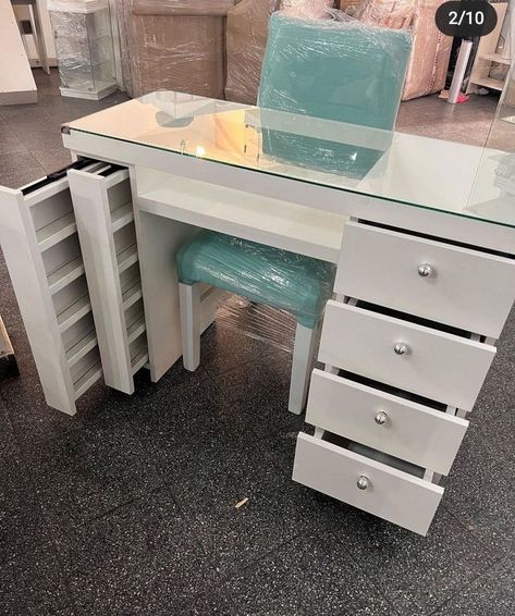 Nail Salon Desk Ideas, Desk For Nails, Mini Nail Salon Ideas, Diy Manicure Table, Nail Table Ideas At Home, Mesa Nail Designer, Shed Nail Salon Ideas, Nail Desk Organization, Diy Nail Desk