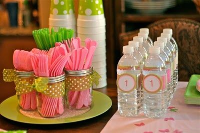 Cuter way to display plastic silverware Plastic Silverware, Shower Bebe, Party Entertainment, Party Planner, Decoration Table, Bday Party, Shower Party, 1st Birthday Parties, Holidays And Events