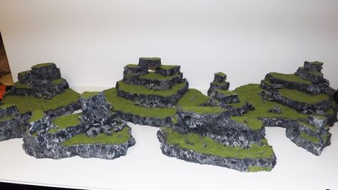 3/4" white foam snap in pieces hot glued together then run all over with a heat gun painted with acrylic paint mix with PVA glue then dry brush and then  flock with a mix of static grass and foam flock Foam Terrain, Warhammer Scenery, Foam Modeling, Terrain Building, Warhammer Tabletop, Dnd Diy, Dnd Terrain, Miniature Terrain, Dnd Crafts