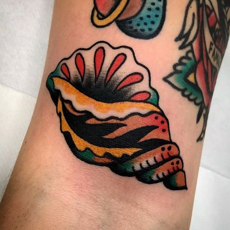 Underwater Traditional Tattoo, Nautical Tattoo Filler, Trad Filler Tattoos, Traditional Shell Tattoo, Traditional Fish Tattoo, Traditional Nautical Tattoo, Traditional Tattoo Artwork, Lobster Tattoo, Lisa Tattoo