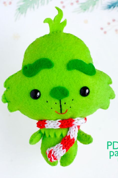 Grinch felt toy digital PDF pattern and SVG cut files. Great idea for the Christmas tree decoration or a handmade Christmas gift. This cutie is easy to make, all you need is felt, thread, needle, fiber, doll eyes and glue. Toy Christmas Tree, Moldes Halloween, Felt Toys Diy, Grinch Crafts, Grinch Decorations, Felt Ornaments Patterns, Felt Toys Patterns, Toy Sewing, Grinch Ornaments