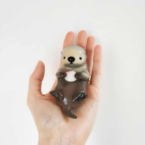 Otter Sculpture Clay, Clay Otter Diy, Clay Pinch Pots Animals, Sculpture Art Clay Animals, Air Dry Clay Cute Animals, Otter Polymer Clay, Mini Ceramic Animals, Tiny Ceramic Animals, Cute Clay Projects Ideas