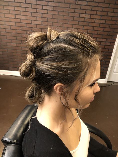 Star Wars Hair Styles, Rey Star Wars Hair, Rey Hairstyle, Starwars Hairstyles, Jedi Braid, Star Wars Hairstyles, Simple Hairstyles For Short Hair, Cher Hair, Star Wars Hair