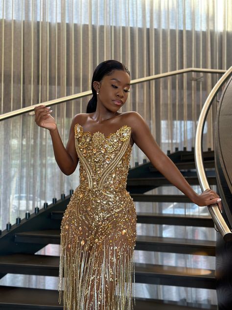 Gold 21st Birthday Dress, Gold Md Dresses, Gold Matric Dance Dresses, Prom Pictures Black, Gold Dress Black Woman, Matric Dance Dresses Unique, Edgy Prom Dresses, Md Photoshoot, Visual Wishlist