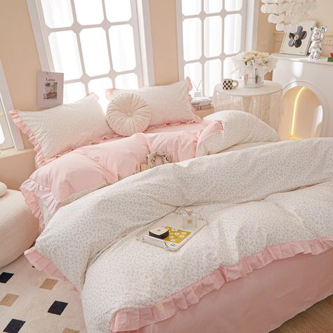 PRICES MAY VARY. Our bedding set is made of 100% cotton, ensuring a soft and cozy feel against children's skin. The breathable material is gentle and not easily allergic, providing a comfortable and safe sleeping environment. Charming Design: The duvet cover features kwaii light pink floral with pink ruffle, adding a vintage and romantic atmosphere to the bedroom. The girl bedding set queen size creates a cheerful and cozy space for rest and play. Convenient Zipper Closure: The blanket cover com Ugh Bedding, Pink Throw Blanket On Bed, Bed Ideas Queen Size, Pink Bow Bedroom, Pink Comforter Bedroom Ideas, Pink Gold And White Bedroom, Queen Bedding Ideas, Cute Bedding Aesthetic, Aesthetic Bed Frame