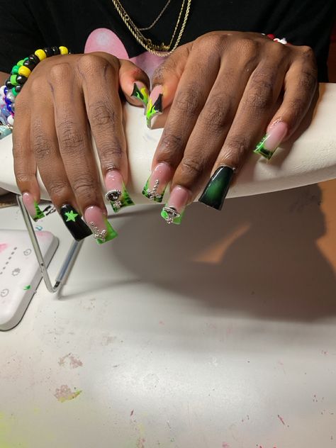 duck nails acrylic Short Green Duck Nails, Neon Green And Silver Nails, Birthday Nails Green Short, Green Shorties Nails, Green Duck Nails Acrylic, Nails Acrylic Neon Green, Like Green And Black Nails, Duck Nails Green, Black Green Nail Designs