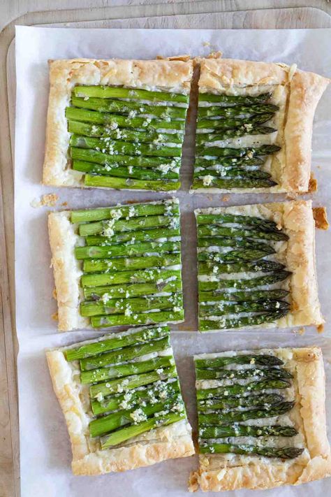 A simple side dish that looks impressive, this Asparagus Tart only takes a few ingredients and a few minutes of hands on time. It would make a great springtime holiday side dish. Asparagus Ricotta Tart, Asparagus Ricotta, Antipasto Recipes, Ricotta Tart, Asparagus Tart, Spring Lunch, Savory Tarts, Cheese Puff Pastry, Savory Tart