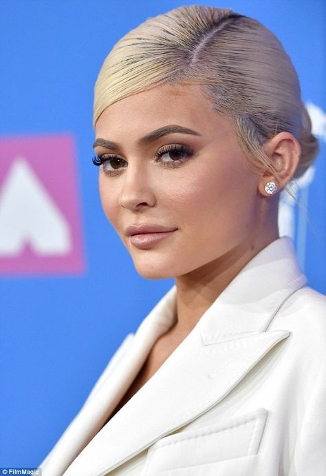 Kylie Jenner Hair Tutorial, Kylie Jenner Hairstyle, Kylie Jenner Blue Hair, Maquillaje Kylie Jenner, Kylie Jenner Outfits Casual, Kylie Jenner Fotos, Kylie Jenner Blonde, Kendall Jenner Hair, Kylie Jenner Hair