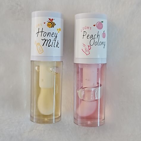 2 Brand New Clear Lip Gloss With Wand Applicators. Peach Oolong And Honey Milk Flavors. Boxes Included. Bubble Tea Lip Gloss, Makeup Products Lip Gloss, Cute Clear Lip Gloss, Honey Milk Lip Oil, Best Lip Gloss For Brown Skin, Cute Lip Gloss Ideas, Preppy Makeup Brands, Recommended Makeup Products, Cute Lip Gloss Aesthetic