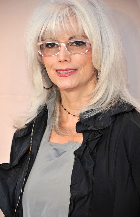 These days, gray hair is a choice, and eyeglasses are a fashion accessory. If you've decided to stay gray and wear glasses instead of contacts, you have a world of choices.... Mother Of The Bride Hairdos, Natural White Hair, Grey Hair And Glasses, Hair And Glasses, Hair Color Guide, Silver White Hair, Emmylou Harris, Gorgeous Gray Hair, Beautiful Gray Hair