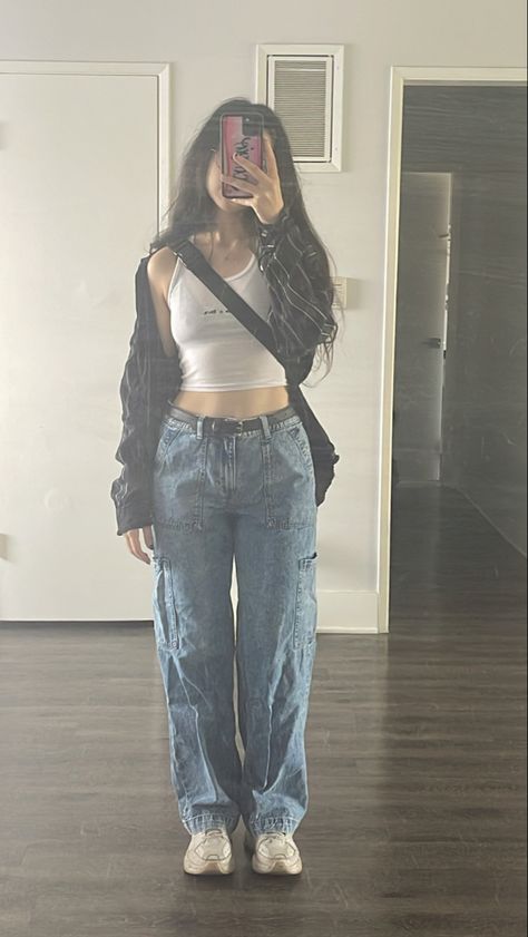 Wide Leg Jeans Tank Top Outfit, Tank Top And Baggy Jeans Outfit, Baggy Grunge Cargo Jeans For Spring, Tight Crop Top Outfit, Baggy 90s Cargo Jeans For Spring, 90s Baggy Cargo Style Jeans, Baggy 90s Style Cargo Jeans, Tank Top With Baggy Jeans, Outfits With Tank Tops