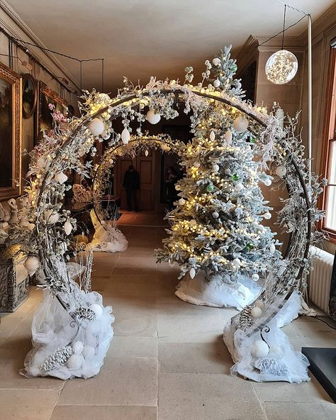 Winterwonderland Birthday Ideas, Christmas Forest Wonderland Decorations, Winter Wonderland Archway, Winter Church Decor, Christmas Dance Decorations, Winter Formal Decor, Winter Party Decorations Diy, White Christmas Theme Party, Winter Ball Decorations